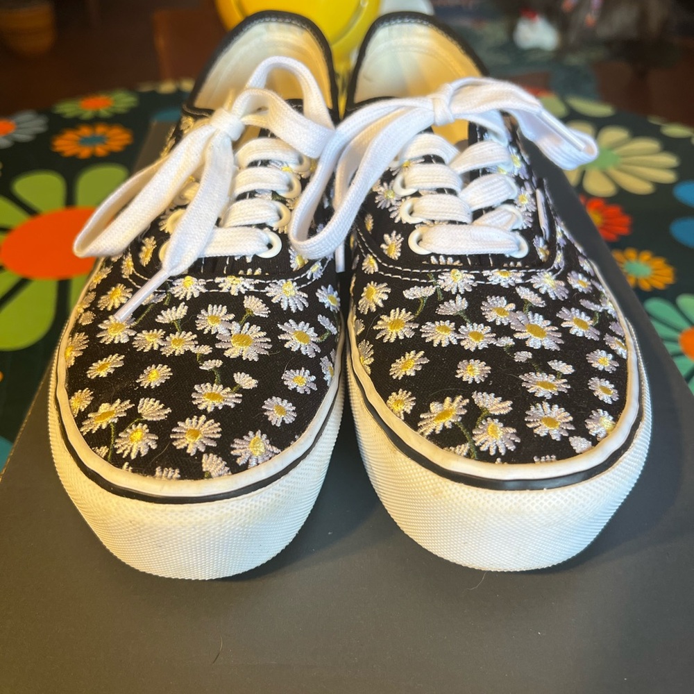 Vans Black Daisy Print Low-Top Sneakers